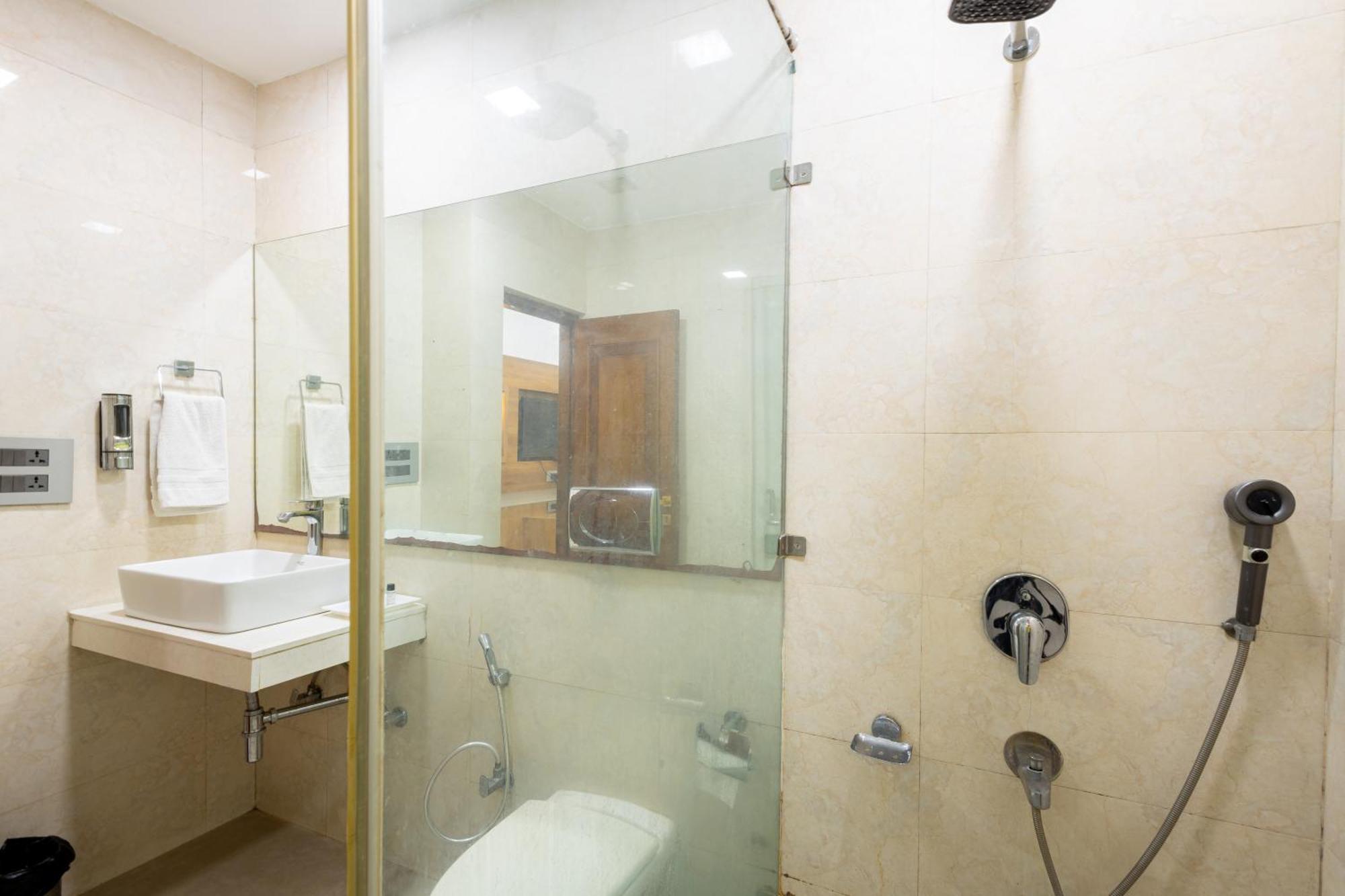 Hotel Panickers Residency - Ajmal Khan Market Near Karol Bagh Metro Delhi  Exterior foto