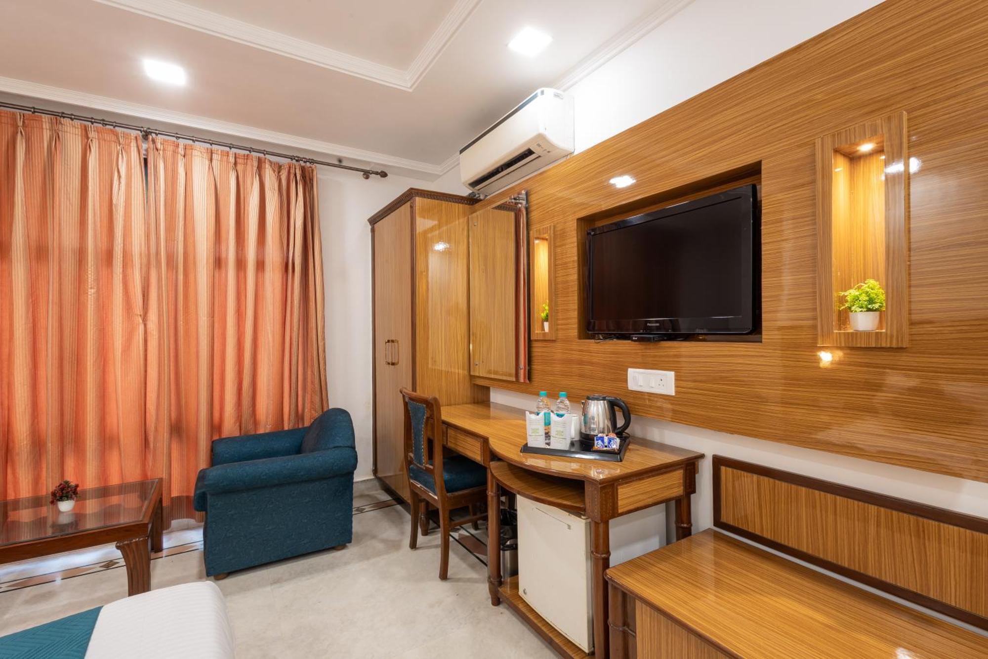 Hotel Panickers Residency - Ajmal Khan Market Near Karol Bagh Metro Delhi  Exterior foto